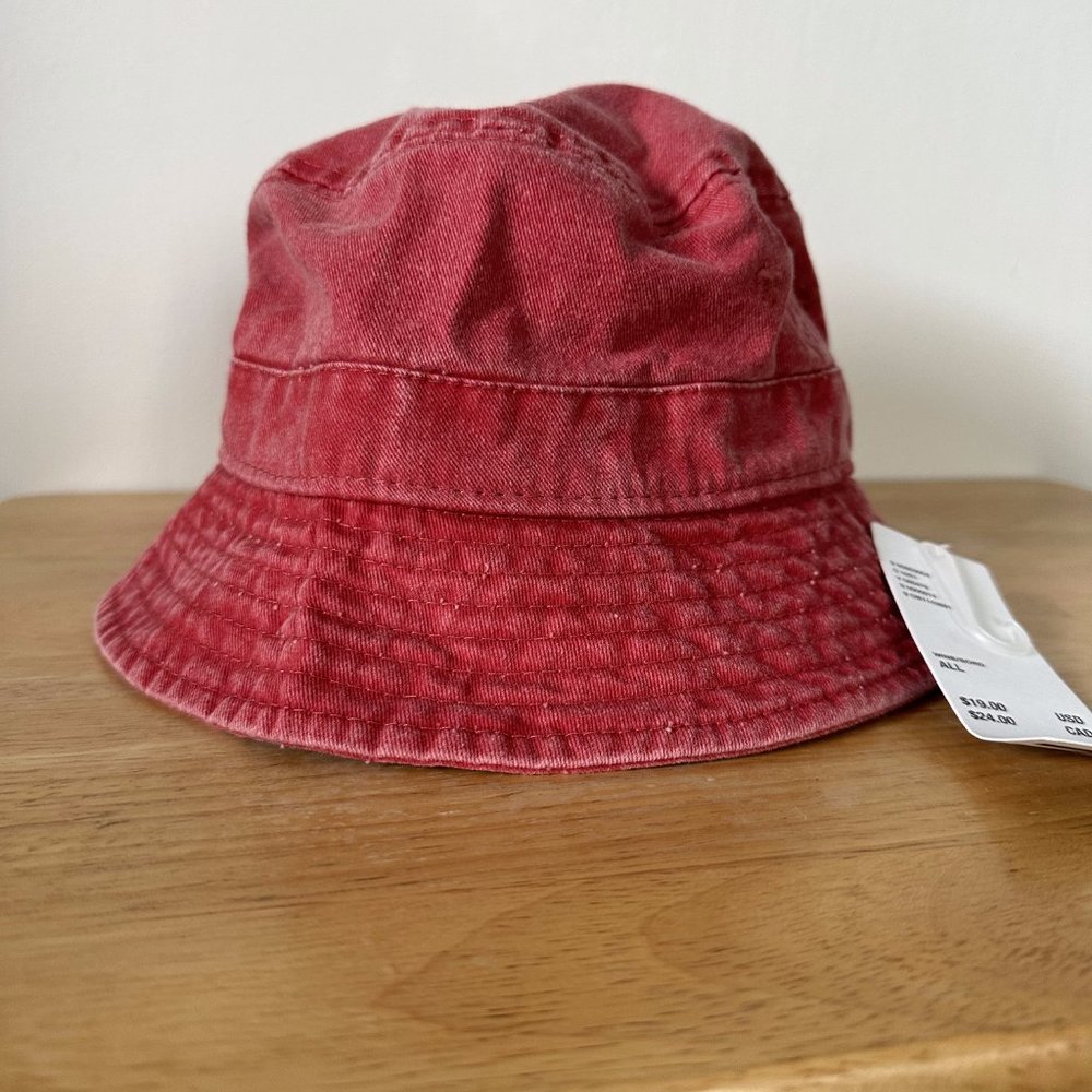 UO Bucket Hat in Red